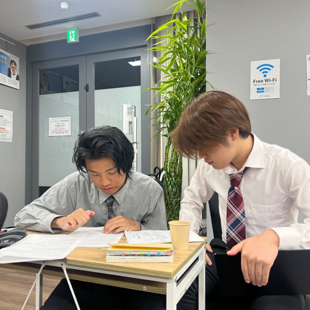 部活の先輩後輩同士でゼミをしています^ ^