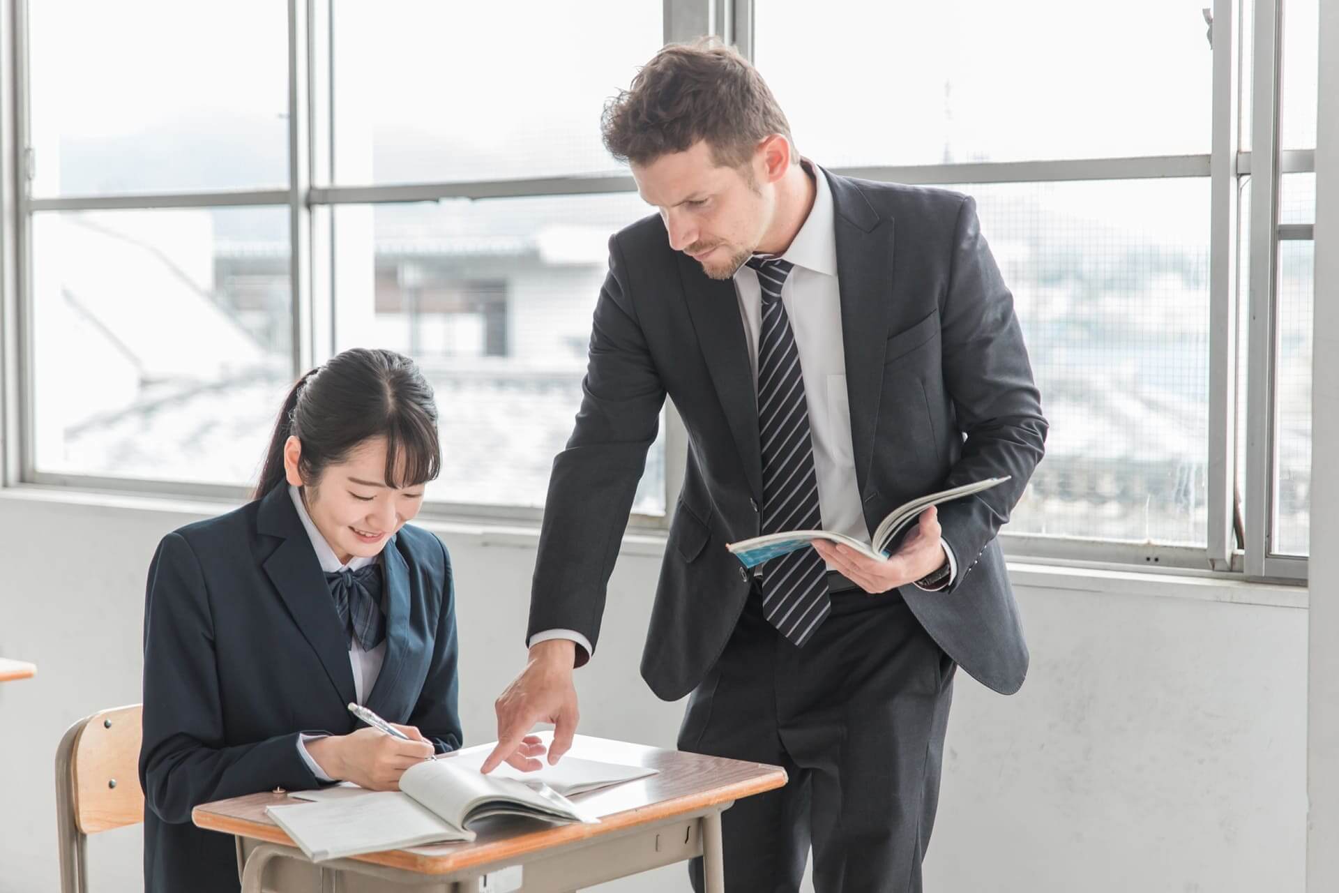 薬学部を目指す高校生は志望校に特化した勉強が重要